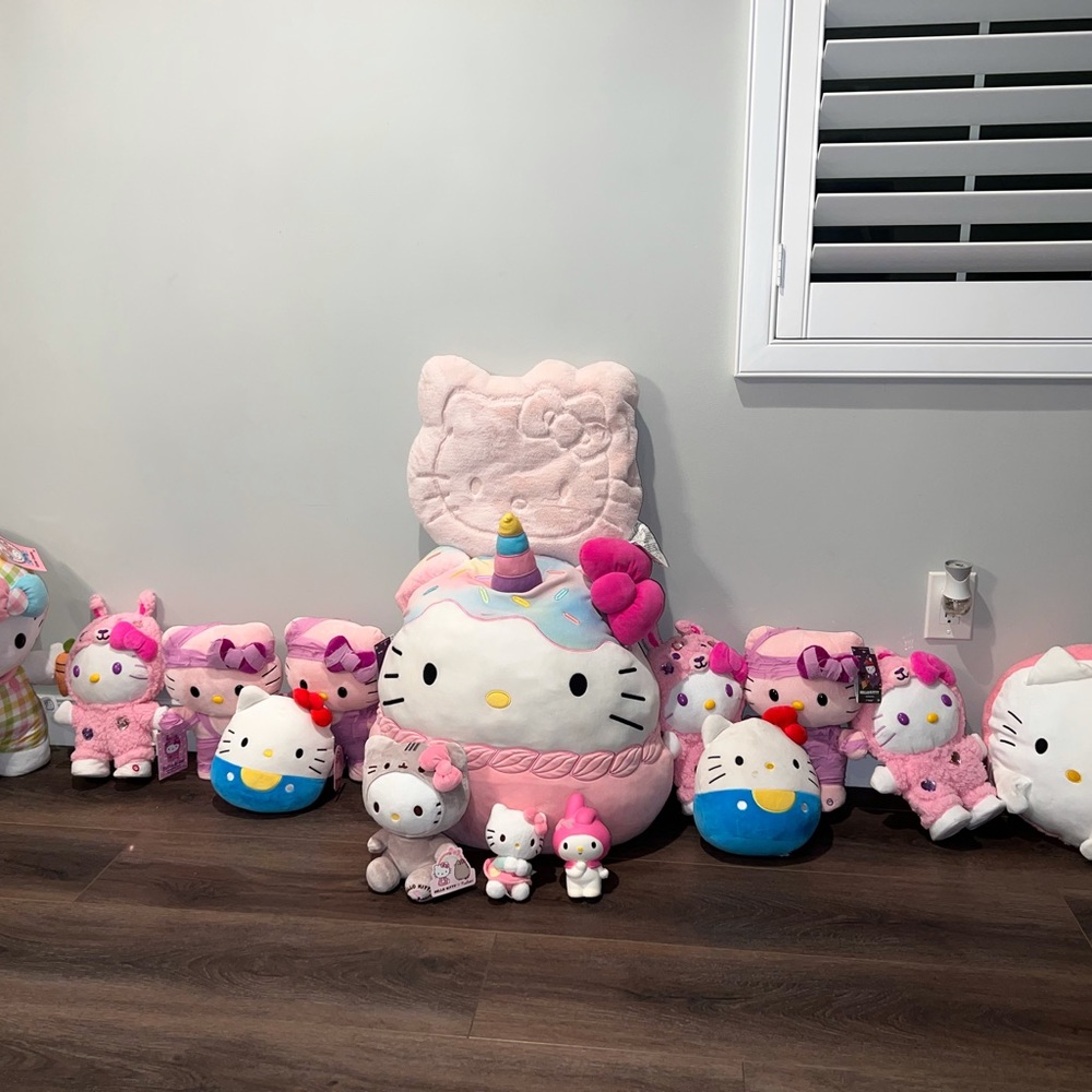 (sold individually) Hello Kitty Plushies/Accesories
